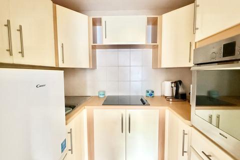 1 bedroom ground floor flat for sale, Brinton Lane, Hythe, SO45