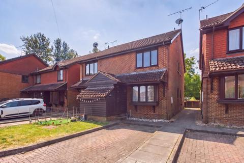 1 bedroom end of terrace house for sale, Oak Court, South Street, Farnborough, Hampshire, GU14