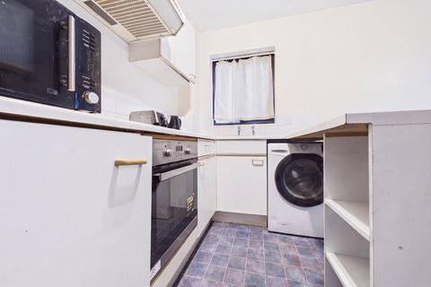 1 bedroom end of terrace house for sale, Oak Court, South Street, Farnborough, Hampshire, GU14
