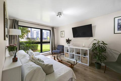 undefined, Mavisbank Gardens, Glasgow, Glasgow City, G51