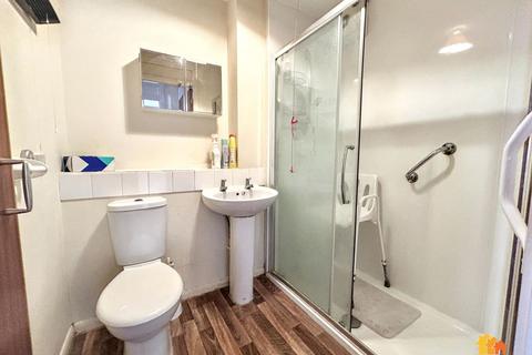 2 bedroom flat for sale, Town Bridge Court, Chesham, HP5