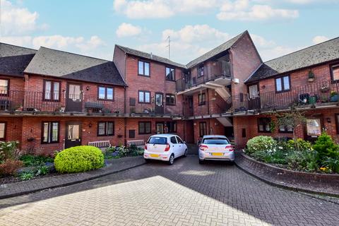2 bedroom flat for sale, Town Bridge Court, Chesham, HP5