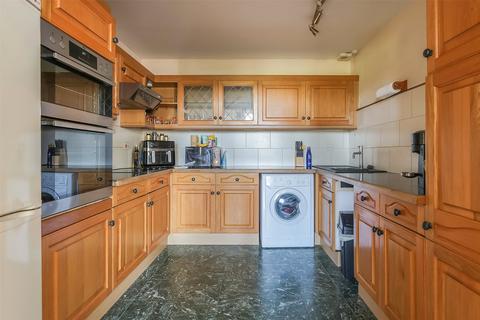 2 bedroom flat for sale, Rusper Road, Capel, Dorking, Surrey, RH5