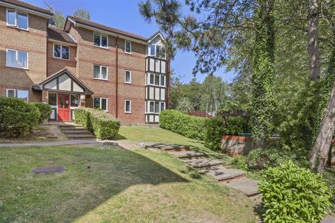 undefined, Woodland Grove, Epping