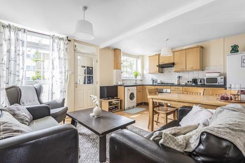 3 bedroom terraced house to rent, Hanson Close, London SW12