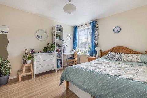 3 bedroom terraced house to rent, Hanson Close, London SW12