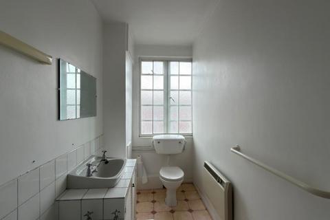 2 bedroom flat for sale, Flat H73 Du Cane Court, Balham High Road, Balham, London, SW17 7JT