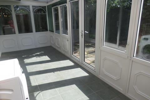 3 bedroom property to rent, Ridgewood Close, LEAMINGTON SPA, CV32