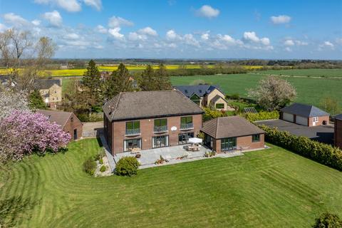 5 bedroom detached house for sale, The Avenue, Medburn NE20