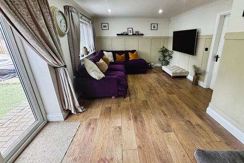 3 bedroom semi-detached house for sale, Hund Oak Drive, Doncaster DN7