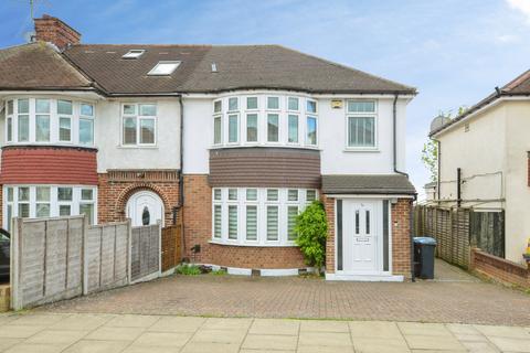 4 bedroom end of terrace house for sale, Charter Way, London, N14