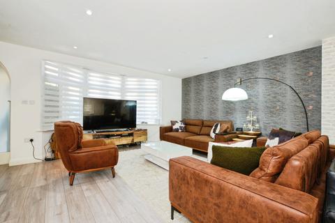 4 bedroom end of terrace house for sale, Charter Way, London, N14