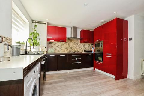 4 bedroom end of terrace house for sale, Charter Way, London, N14