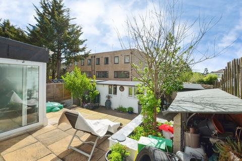 4 bedroom end of terrace house for sale, Charter Way, London, N14