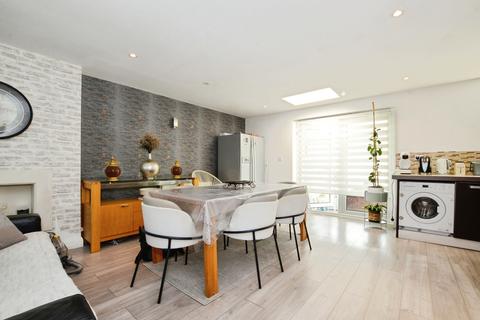 4 bedroom end of terrace house for sale, Charter Way, London, N14