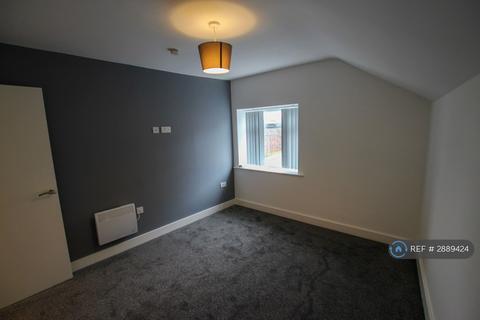 2 bedroom flat to rent, Northenden Road, Sale, M33