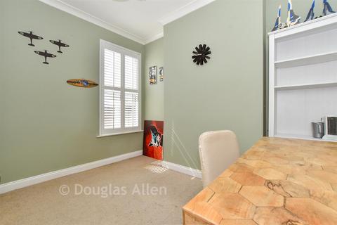3 bedroom semi-detached house for sale, Turpins Lane, Woodford Bridge IG8