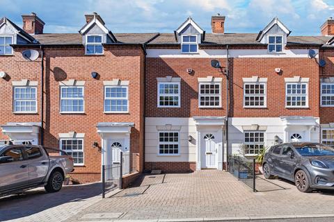 4 bedroom terraced house for sale, Heritage Court, Kettering NN16