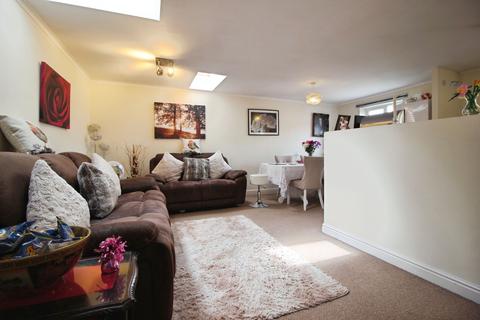 2 bedroom coach house to rent, Jason Close, Swindon SN25