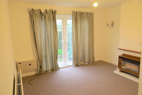 4 bedroom semi-detached house to rent, Vicarage Farm Road, Hounslow TW5