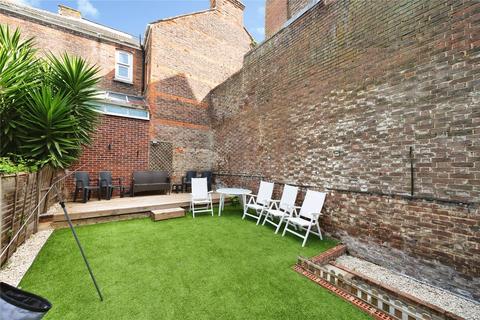 Flat - Highland Road, Southsea, Hampshire, PO4