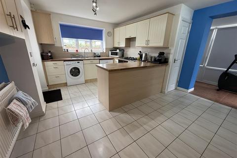 4 bedroom detached house for sale, Pant Bryn Isaf, Llwynhendy, Llanelli