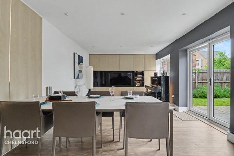 5 bedroom detached house for sale, Frederick Hawkes Gardens, Chelmsford