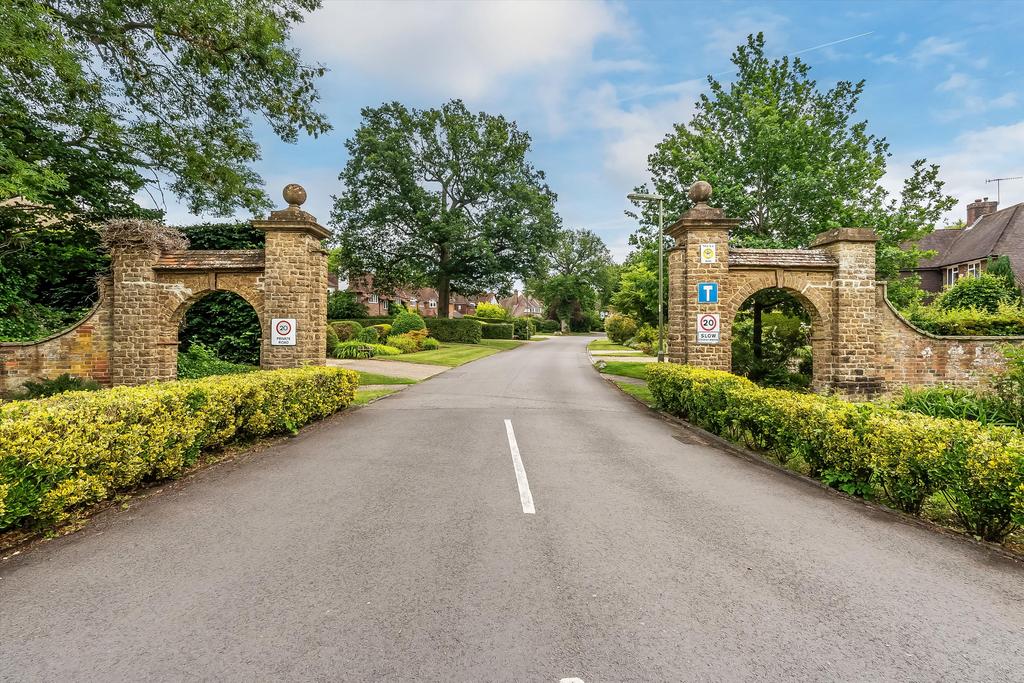 Ganghill, Guildford, Surrey GU1. 5 bed detached house for sale