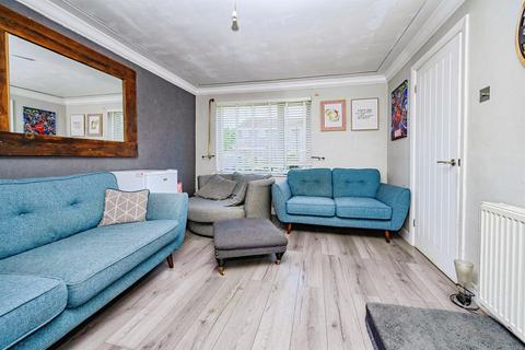 3 bedroom semi-detached house for sale, Bembridge Gardens, Luton