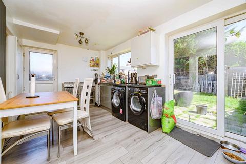 3 bedroom semi-detached house for sale, Bembridge Gardens, Luton