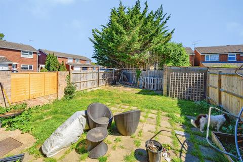 3 bedroom semi-detached house for sale, Bembridge Gardens, Luton