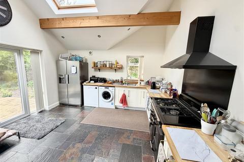 3 bedroom semi-detached house for sale, Norton Close, Halifax