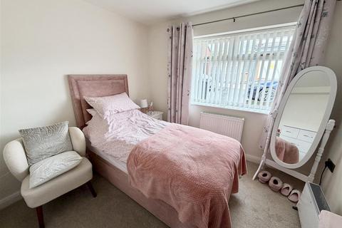 3 bedroom semi-detached house for sale, Norton Close, Halifax
