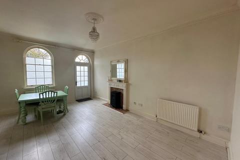 2 bedroom flat to rent, The Octagon, TAUNTON, TA1