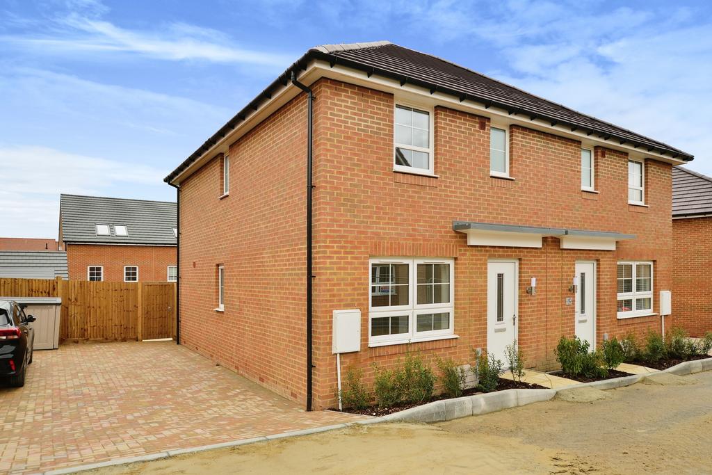 Whinchat Rise, Dover CT16 3 bed end of terrace house to rent - £1,500 ...