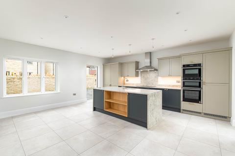 4 bedroom detached house for sale, Andrews Drive, Marshfield, SN14