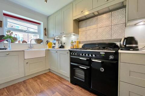 4 bedroom townhouse to rent, Clegg Square, Shenley Lodge