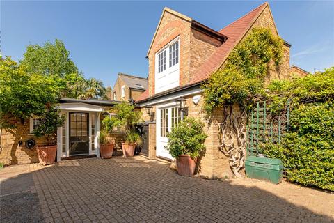 2 bedroom terraced house for sale, Bridge Lane, London, SW11