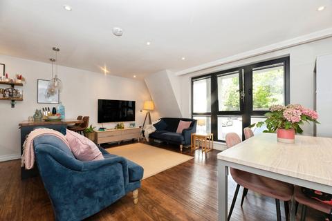 2 bedroom flat for sale, Littleworth Road, ESHER, Surrey, KT10