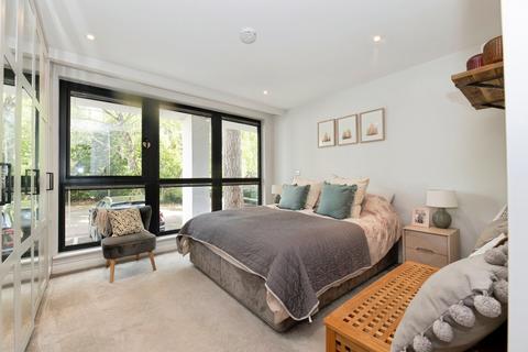 2 bedroom flat for sale, Littleworth Road, ESHER, Surrey, KT10