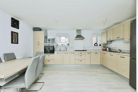 4 bedroom detached house for sale, Taunton Way, Retford