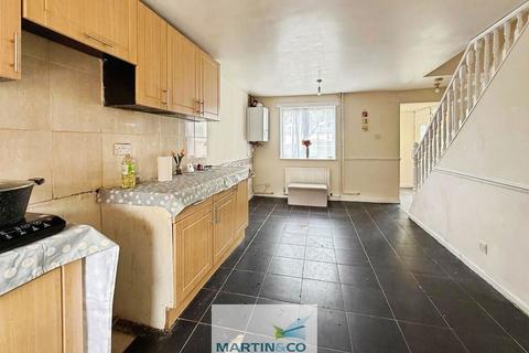 3 bedroom end of terrace house for sale, Cheviot Court, Carlton-in-Lindrick, Worksop, Nottinghamshire, S81 9HX