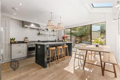 4 bedroom house for sale, Camborne Road, London