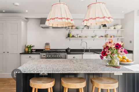 4 bedroom house for sale, Camborne Road, London
