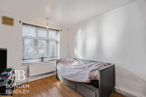 1 bedroom flat for sale, New North Road, Hainault, IG6