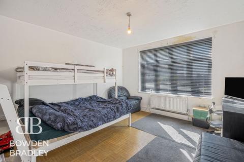 1 bedroom flat for sale, New North Road, Hainault, IG6