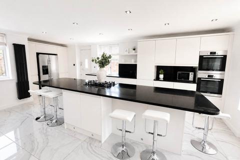 4 bedroom semi-detached house for sale, Deacons Hill Road, Elstree