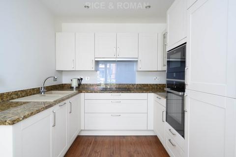 2 bedroom retirement property for sale, Oatlands Drive, Weybridge KT13