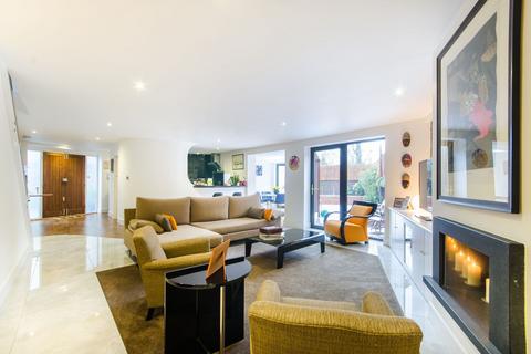 4 bedroom detached house to rent, Osborne Road, Willesden Green, London, NW2