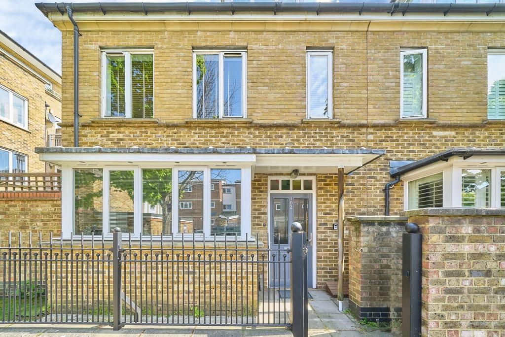 3 bedroom end of terrace house for sale